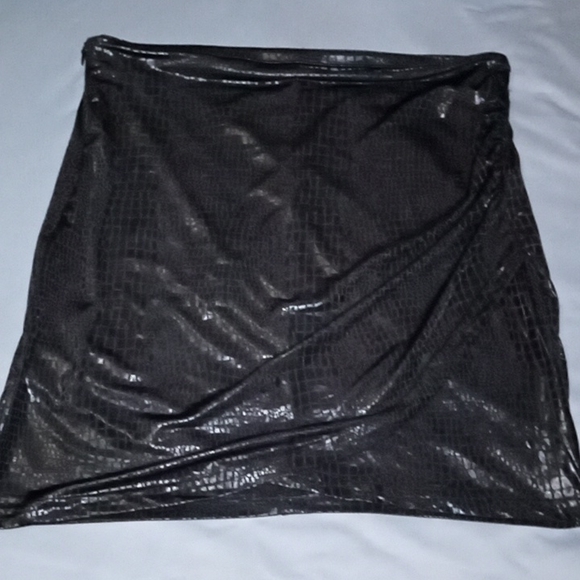 Shein black snakeskin mini skirt size L - Picture 1 of 4
